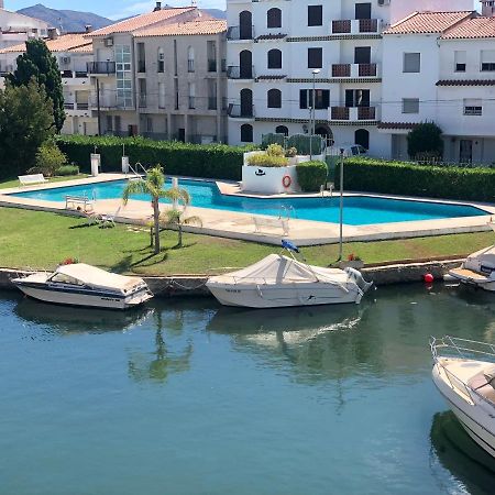 PORT SOTAVENT 2C - Apartamento en la Marina de Empuriabrava - piscina comunitaria, - parking - vistas al canal - cerca centro y playa Exterior foto
