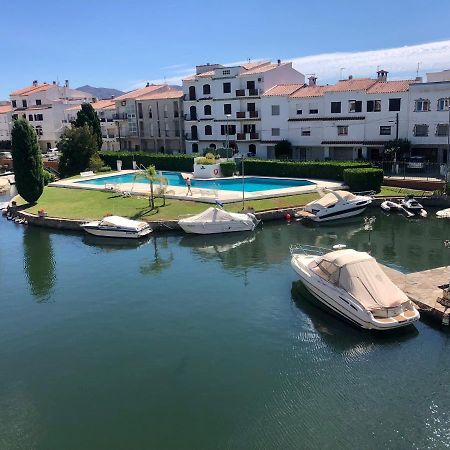 PORT SOTAVENT 2C - Apartamento en la Marina de Empuriabrava - piscina comunitaria, - parking - vistas al canal - cerca centro y playa Exterior foto