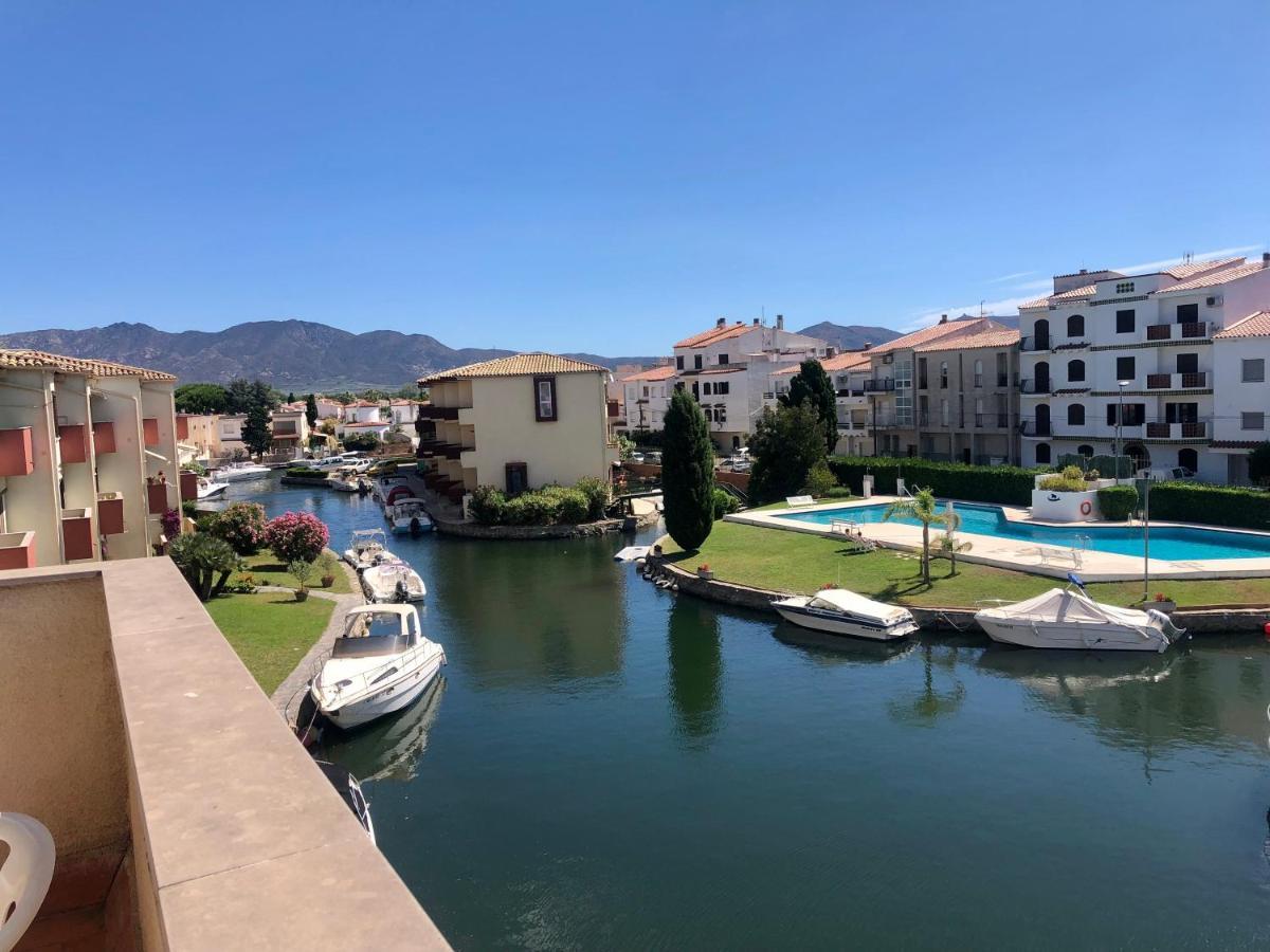PORT SOTAVENT 2C - Apartamento en la Marina de Empuriabrava - piscina comunitaria, - parking - vistas al canal - cerca centro y playa Exterior foto