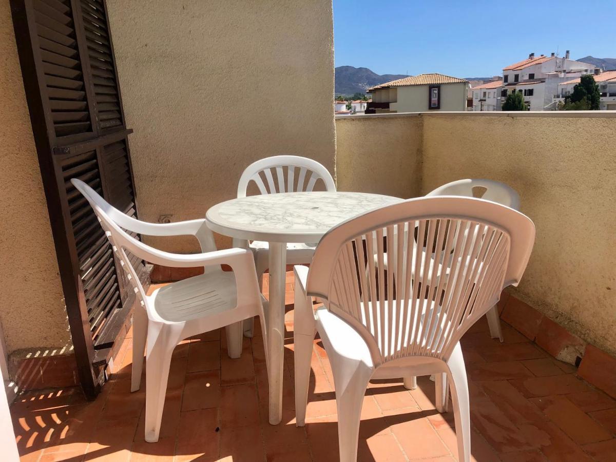 PORT SOTAVENT 2C - Apartamento en la Marina de Empuriabrava - piscina comunitaria, - parking - vistas al canal - cerca centro y playa Exterior foto